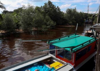 Sungai Tanjung Sepat yang tercemar akibat pencemaran air kumbahan babi.