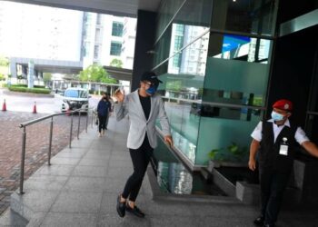 ALIFF Syukri ketika hadir memberi keterangan di SKMM, Cyberjaya. - UTUSAN/FAISOL MUSTAFA