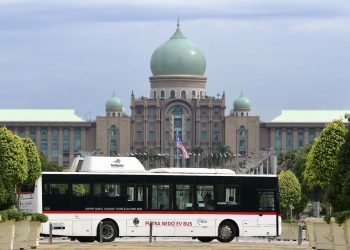 BAS Nadi Putra yang akan beroperasi secara percuma di Putrajaya mulai 1 November ini. - UTUSAN/FAISOL MUSTAFA
