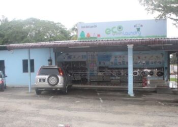 BANGUNAN Klinik 1Malaysia yang beroperasi sebelum ini telah bertukar kepada kedai dobi setelah ditutup pada tahun 2018 di Kampung Seri Menanti, Pekan Nanas, Pontian, Johor. - UTUSAN/MUHAMMAD ZIKRI