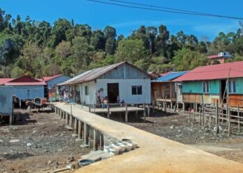 PERKAMPUNGAN Bukit Malut yang dikatakan didiami pendatang asing tanpa izin. – UTUSAN/SHAHIR NOORDIN