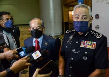 ACRYL Sani Abdullah Sani dalam sidang akhbar selepas Majlis Apresiasi EAIC di PICC, Putrajaya. - UTUSAN/ FAISOL MUSTAFA
