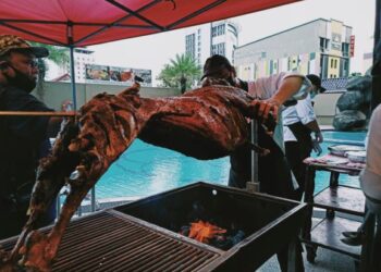 KAMBING golek beratur antara juadah berbuka puasa pilihan 
di Restoran Seri Suria, Hotel Grand Darulmakmur di Kuantan, Pahang. – UTUSAN/AINAL MARHATON ABD. GHANI