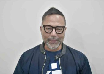 CALON GTA bagi kerusi Parlimen Titiwangsa, Khairuddin Abu Hassan ketika diumumkan di Ibu Pejabat Pejuang Putrajaya. - UTUSAN/FAISOL MUSTAFA