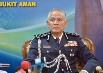 Datuk Seri Acryl Sani Abdullah Sani dilantik sebagai Ketua Polis Negara berkuat kuasa semalam  menggantikan Tan Sri Abdul Hamid Bador. – ihsan The Star