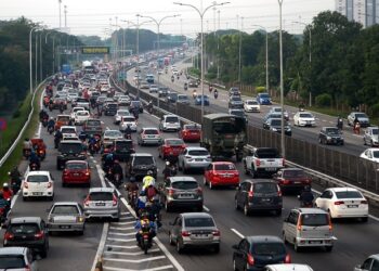 Jumlah pendaftaran kenderaan baharu terus meningkat lebih tinggi berbanding dengan  sistem pengangkutan awam.