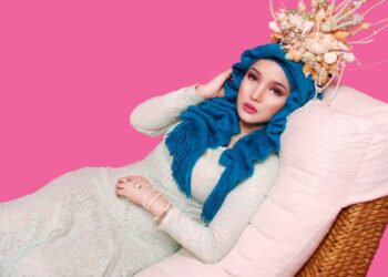 JOY REVFA cantik dengan karakter Aurora atau Sleeping Beauty.