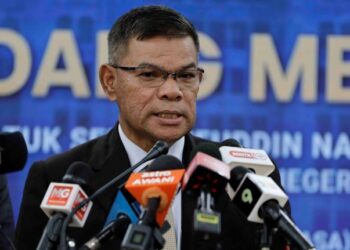 SAIFUDDIN Nasution Ismail dalam sidang akhbar selepas memulakan tugas secara rasmi di Kementerian Dalam Negeri (KDN) Putrajaya. -UTUSAN/FAISOL MUSTAFA