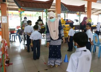 Asuhan nilai murni dari peringkat kanak-kanak membolehkan mereka menjadi masyarakat yang mempunyai nilai amalan baik. – GAMBAR HIASAN/SHAHIR NOORDIN