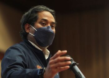 KHAIRY Jamaluddin bercakap dalam sidang akhbar di Kementerian Kesihatan, Putrajaya.- UTUSAN/FAISOL MUSTAFA