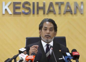 KHAIRY Jamaluddin ketika temubual sempena setahun pencapaian sebagai Menteri Kesihatan di Kementerian Kesihatan di sini, hari ini.-UTUSAN/FAISOL MUSTAFA