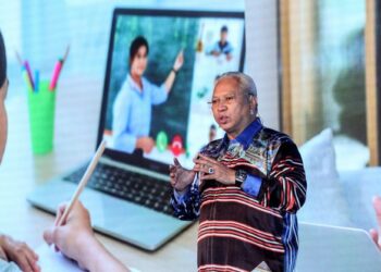 ANNUAR Musa ketika membentangkan MyDIGITAL.KKMM Program Promosi Jalur Lebar 2021 di Kementerian Komunikasi dan Multimedia Malaysia (KKMM) Putrajaya. - UTUSAN/FAISOL MUSTAFA