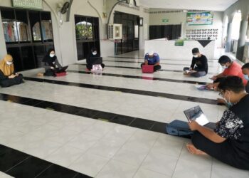Masjid perlu dimanfaatkan untuk membantu pelajar mengikuti proses Pengajaran dan Pembelajaran di Rumah (PdPR) dengan cara menyediakan kemudahan wifi dan telefon pintar atau komputer riba sebagai salah satu program pengimarahan ‘rumah Allah.’ – Utusan/TOREK SULONG