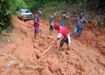 KEADAAN jalan balak di kawasan Perkampungan Orang Asli di Gua Musang, Kelantan. - UTUSAN/AIMUNI TUAN LAH