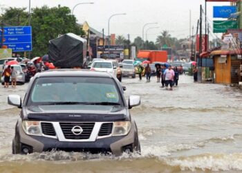KERAJAAN telah menyalurkan bantuan awal sebelum banjir sebanyak RM68 juta untuk Kelantan dan Terengganu (RM68 juta).