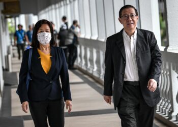 LIM  Guan Eng hadir di Mahkamah Sesyen di ibu negara hari ini bagi pendengaran bantahan awal permohonan pihak pembelaan untuk mendapatkan laporan forensik perbualan WhatsApp antara dua ahli perniagaan, membabitkan pemberian wang RM2 juta dalam kes rasuah melibatkannya.- UTUSAN/FAIZ ALIF ZUBIR
