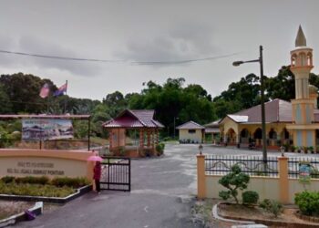 Masjid Jamek Kampung Sungai Kuali yang terletak di Serkat kini berusia 136 tahun di Pontian, Johor. – UTUSAN/MUHAMMAD ZIKRI