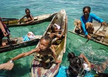 AKIBAT segelintir pihak yang tidak jujur menyebabkan timbul prasangka terhadap ketelusan pertubuhan bukan kerajaan (NGO) yang membuat kutipan dana awam bagi membantu golongan rentan. – GAMBAR HIASAN/FARIZ RUSADIO