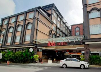 HOTEL Ibis berstatus empat bintang antara yang menutup operasi kesan pelaksanaan PKP di Jalan Bendahara Melaka.  -UTUSAN/AMRAN MULUP