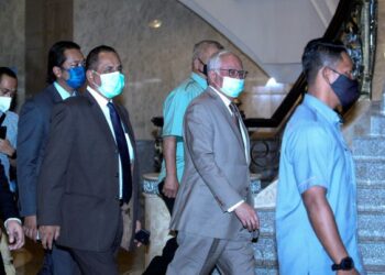 NAJIB Razak tiba di perkarangan mahkamah bagi mendengar rayuan sabitan dan hukuman penjara terhadap beliau berhubung penyelewengan dana SRC International Sdn Bhd di Mahkamah Persekutuan, Putrajaya di sini, hari ini. UTUSAN/FAISOL MUSTAFA