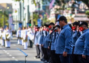 Rukun Negara sepatutnya dijiwai dalam setiap sanubari kita dan bukan sekadar laungan dan ikrar. - UTUSAN/MUHAMMAD IZZAT TERMIZIE