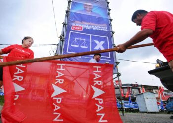 Rakyat Malaysia di luar negara didakwa tidak peduli untuk menunaikan tanggungjawab melakukan undi pos menjelang hari pengundian 19 November pada PRU15.- MINGGUAN/MOHD SHAHJEHAN MAAMIN