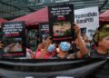 KEMELUT politik negara yang kian meruncing menyebabkan para pelabur asing mengalihkan dana dan teknologi mereka ke negara-negara ASEAN lain. – UTUSAN/MUHAMAD IQBAL ROSLI