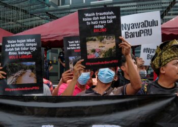 KEMELUT politik negara yang kian meruncing menyebabkan para pelabur asing mengalihkan dana dan teknologi mereka ke negara-negara ASEAN lain. – UTUSAN/MUHAMAD IQBAL ROSLI