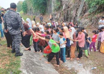 Sebahagian daripada pelarian Rohingya ditahan semula selepas mereka melarikan dri dari Depoh Imigresen Sementara Relau, Bandar Baharu baru-baru ini.