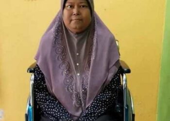NORIZAN Samat memerlukan lebih RM50,000 bagi menampung kos rawatannya ketika ditemui di rumahnya di Kampung Tanjung Piai, Serkat, Pontian, Johor. 
– UTUSAN/MUHAMMAD ZIKRI