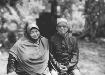 PASANGAN warga emas yang meninggal dunia selang dua minggu berikutan Covid-19 di Arau, Perlis.- UTUSAN