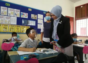 Exco Pendidikan Perlis, Rozieana Ahmad mengadakan lawatan di SJKC Sin Min dan Sekolah Kebangsaan Pauh di Perlis, baru-baru ini. Gambar hiasan.-NAZLINA NADZARI