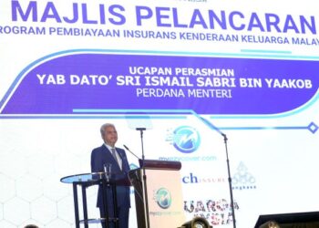 Ismail Sabri Yaakob pada Majlis Pelancaran Program Pembiayaan Insurans Kenderaan Keluarga Malaysia di Hotel Marriot di sini, hari ini.-UTUSAN/ FAISOL MUSTAFA