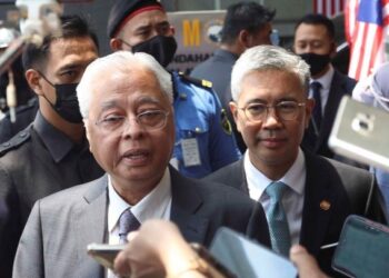 ISMAIL Sabri Yaakob bercakap kepada pemberita selepas Majlis Konsultasi Bajet 2023 di Kementerian Kewangan Putrajaya. - UTUSAN/FAISOL MUSTAFA