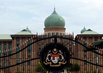PEMBENTUKAN Kabinet bayangan diketuai ketua pembangkang bertujuan melakukan proses semak dan imbang terhadap perjalanan pentadbiran kerajaan sedia ada. – UTUSAN/ FAISOL MUSTAFA