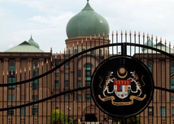 SEPERTI dijangka, kemunculan pemimpin UMNO mengisi semula jawatan Perdana Menteri dipertikaikan, dikritik oleh pembangkang dan media antrabangsa. – UTUSAN/FAISOL MUSTAFA