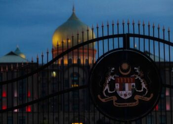 RAMAI berpendapat, tumpuan kerajaan seharusnya menjerumus kepada tadbir urus hal negara, bukannya politik kepartian. -UTUSAN/FAISOL MUSTAFA