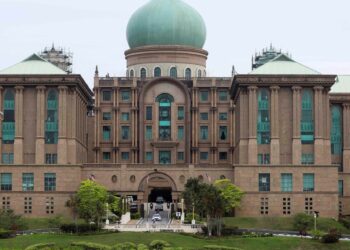 MESKIPUN sekadar sementara, kerajaan ini masih boleh memainkan peranan-peranan tertentu bagi memastikan negara berada dalam keadaan aman, selamat dan stabil. – UTUSAN/FAISOL MUSTAFA