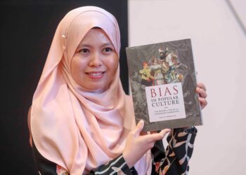 BUKU Bias In Popular Culture yang dilancarkan semasa Forum Antarabangsa: Pendekatan Madani Mendepani Cabaran Islamofobia di Putrajaya, baru-baru ini. – UTUSAN/FAISOL MUSTAFA