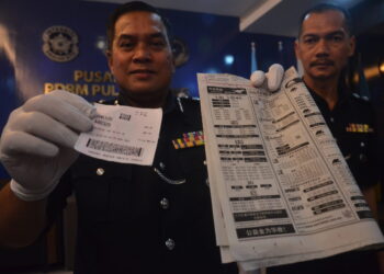 ANTARA resit yang dirampas berhubung sindiket tipu nombor ramalan di  Georgetown, Pulau Pinang. - UTUSAN/ AMIR IRSYAD OMAR
