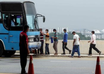 KERAJAAN sepatutnya membuka peluang pengambilan pekerja asing dari negara alternatif selepas lambakan pekerja Bangladesh di negara ini.