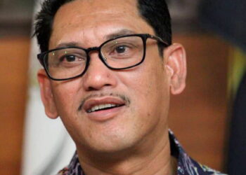 AHMAD FAIZAL AZUMU