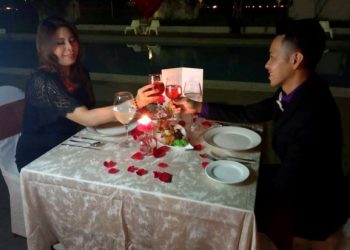 'Romantic Staycation Package' menjanjikan penginapan yang bakal dikenang sepanjang hayat oleh raja sehari atau mereka yang meraikan ulang tahun perkahwinan.