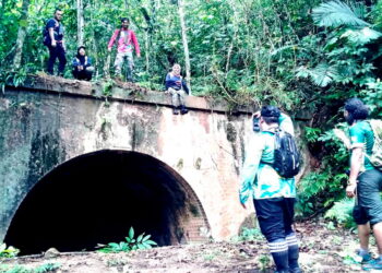 KEADAAN terowong kereta api Bukit Berapit yang terbiar 
namun menjadi lokasi 
peminat mereka yang gemar aktiviti eksplorasi. – UTUSAN/WAT KAMAL ABAS