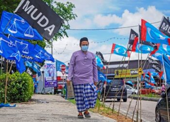 BERDASARKAN keadaan politik semasa, ramai yang meramalkan 
kemungkinan tiada mana-mana parti yang menang majoriti 
mudah secara solo, sebaliknya 
perlu mencari bantuan rakan 
gabungan. - UTUSAN/FARIZ RUSADIO