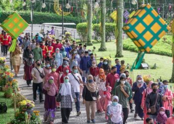 Tidak salah merayakan Aidilfitri selama sebulan kerana Islam meraikan asimilasi antara syarak dan budaya setempat yang tidak bertentangan. – GAMBAR HIASAN