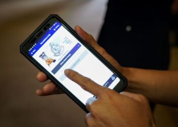 Mangsa mendakwa menerima panggilan daripada seorang lelaki memperkenalkan diri sebagai pegawai Bahagian Khidmat Pelanggan KKM Cawangan Putrajaya, 18 Mei lalu.