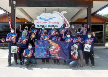 ABD. Hamid Hussain (barisan tengah, empat dari kiri) bersama peserta media pada Program Mempromosikan Produk Pelancongan Daerah Sepang di Pantai Bagan Lalang, Sepang, Selangor. - FOTO/FAISOL MUSTAFA