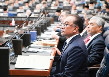 PENGLIBATAN UMNO di dalam kerajaan perpaduan adalah atas daya utama Ahmad Zahid, jadi tidak
wajar untuk beliau dicerca sebagai pemimpin paling tercemar yang konon menyebabkan UMNO sukar
mendapatkan sokongan orang-orang Melayu kepada PH.