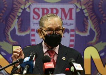 ABU Zahar Ujang ketika bercakap dalam sidang media khas di SPRM, Putrajaya. - UTUSAN/FAISOL MUSTAFA